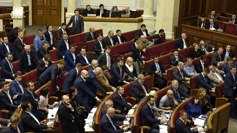 Депутатські канікули: де відпочиватимуть відомі народні обранці Депутатські канікули: де відпочиватимуть відомі народні обранці