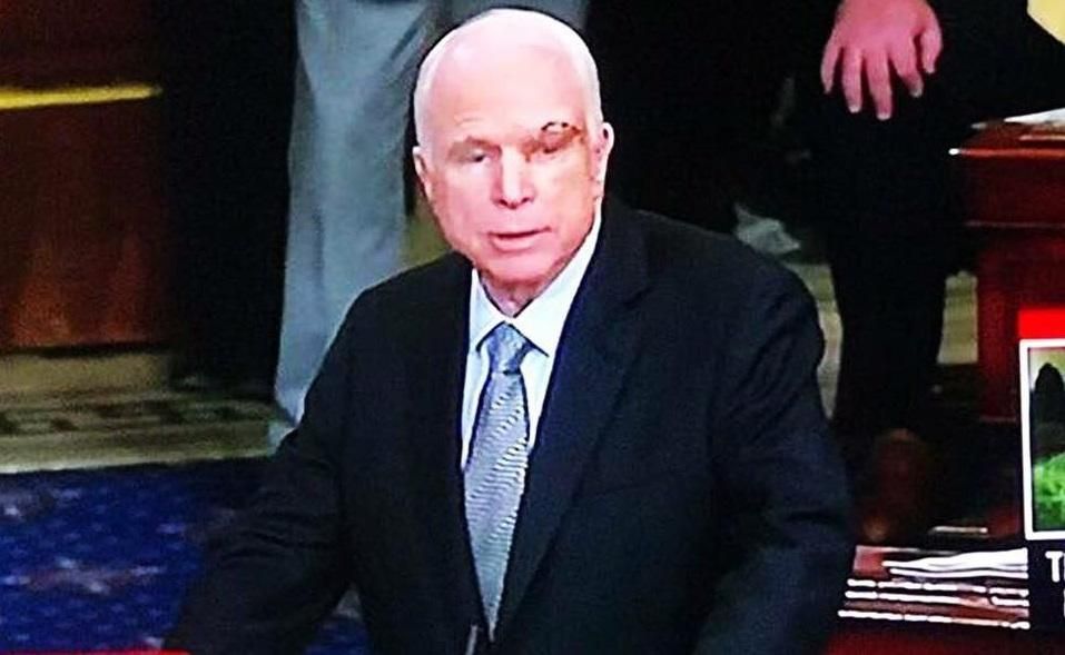 Соцсети в восторге от Маккейна: ни Феофаний, ни колясок Соцсети в восторге от Маккейна: ни Феофаний, ни колясок