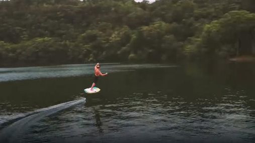 В Пуэрто-Рико изобрели уникальную доску для серфинга при отсутствии волн