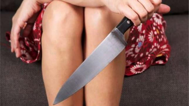 Девочка с оружием набросилась на работников торгового центра в Норвегии