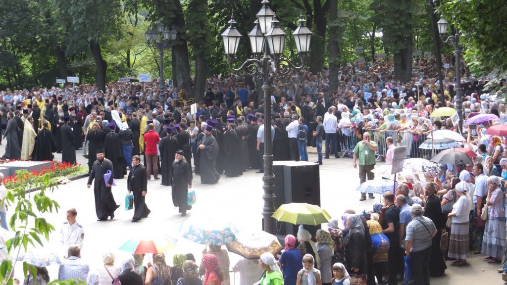 Любителі "русского мира" долучилися до хресної ходи Московського патріархату Любителі "русского мира" долучилися до хресної ходи Московського патріархату