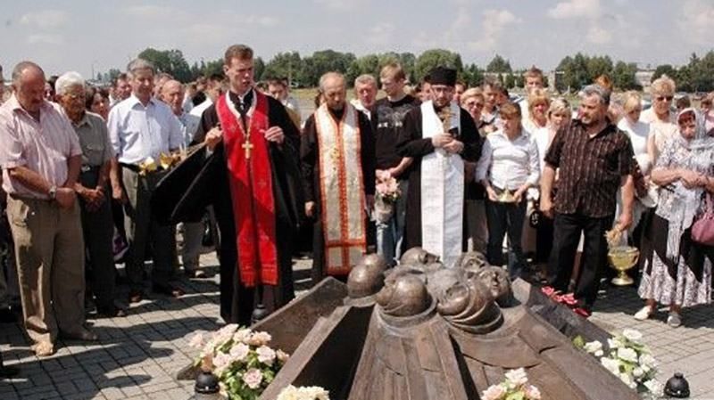 Во Львове почтили память жертв Скниловской трагедии - 27 июля 2017 - Телеканал новин 24