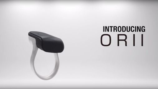 Китайцы изобрели "умный" перстень, который превращает палец в телефон