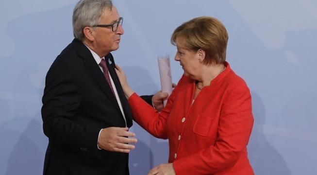 Президент Єврокомісії випадково переплутав Меркель зі своєю дружиною: з'явилось кумедне відео