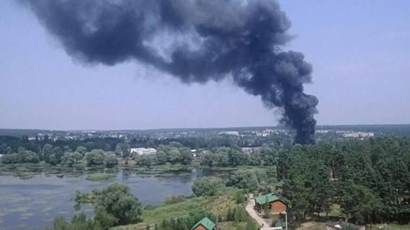 Под Харьковом горят склады: есть пострадавшие