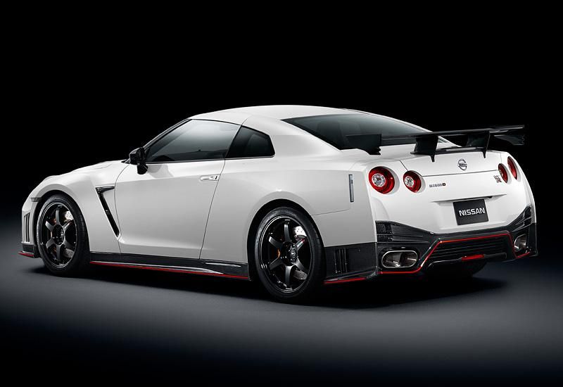 Nissan GT-R або мотоцикл: хто кого