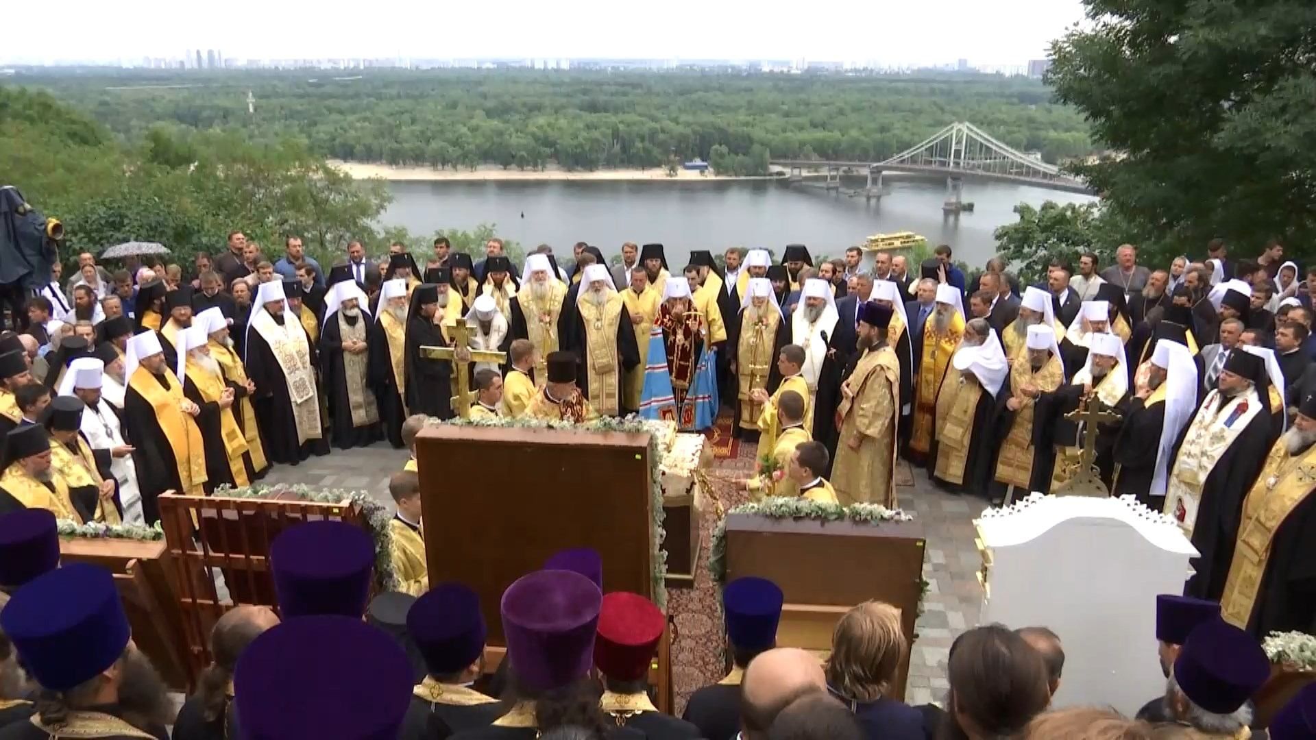 "Ходаки" РПЦ: як відбувалась хресна хода прихильників Московського патріархату "Ходаки" РПЦ: як відбувалась хресна хода прихильників Московського патріархату