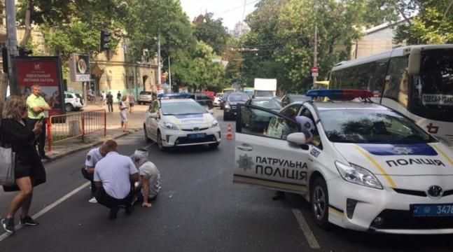 Поліцейські в Одесі збили жінку: опубліковані фото з місця ДТП