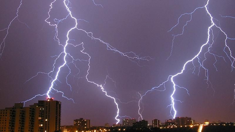 Погіршення погоди: в 9 областях попередили про сильні зливи та шквальний вітер Погіршення погоди: в 9 областях попередили про сильні зливи та шквальний вітер