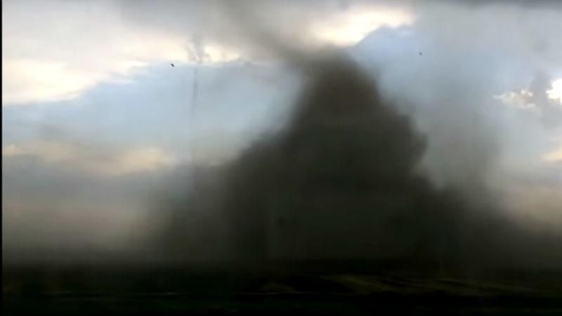 Cмерч в Кривом Роге: видео крупным планом Cмерч в Кривом Роге: видео крупным планом