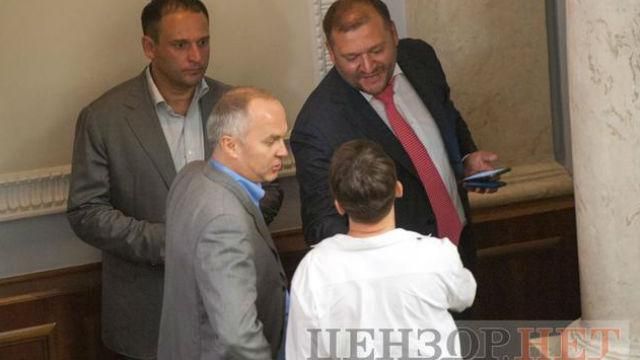 Савченко пояснила, чому поручкалась з Добкіном в Раді Савченко пояснила, чому поручкалась з Добкіном в Раді