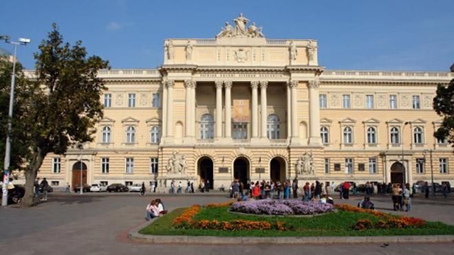 Полювання на абітурієнтів: чому більшість вишів знизили мінімальний прохідний поріг Полювання на абітурієнтів: чому більшість вишів знизили мінімальний прохідний поріг