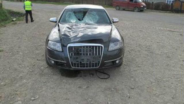 Жахлива аварія на Буковині: авто навпіл розірвало пішохода Жахлива аварія на Буковині: авто навпіл розірвало пішохода