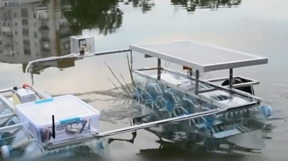 У Кропивницькому створили робота, який допоможе збирати сміття з поверхні річок У Кропивницькому створили робота, який допоможе збирати сміття з поверхні річок