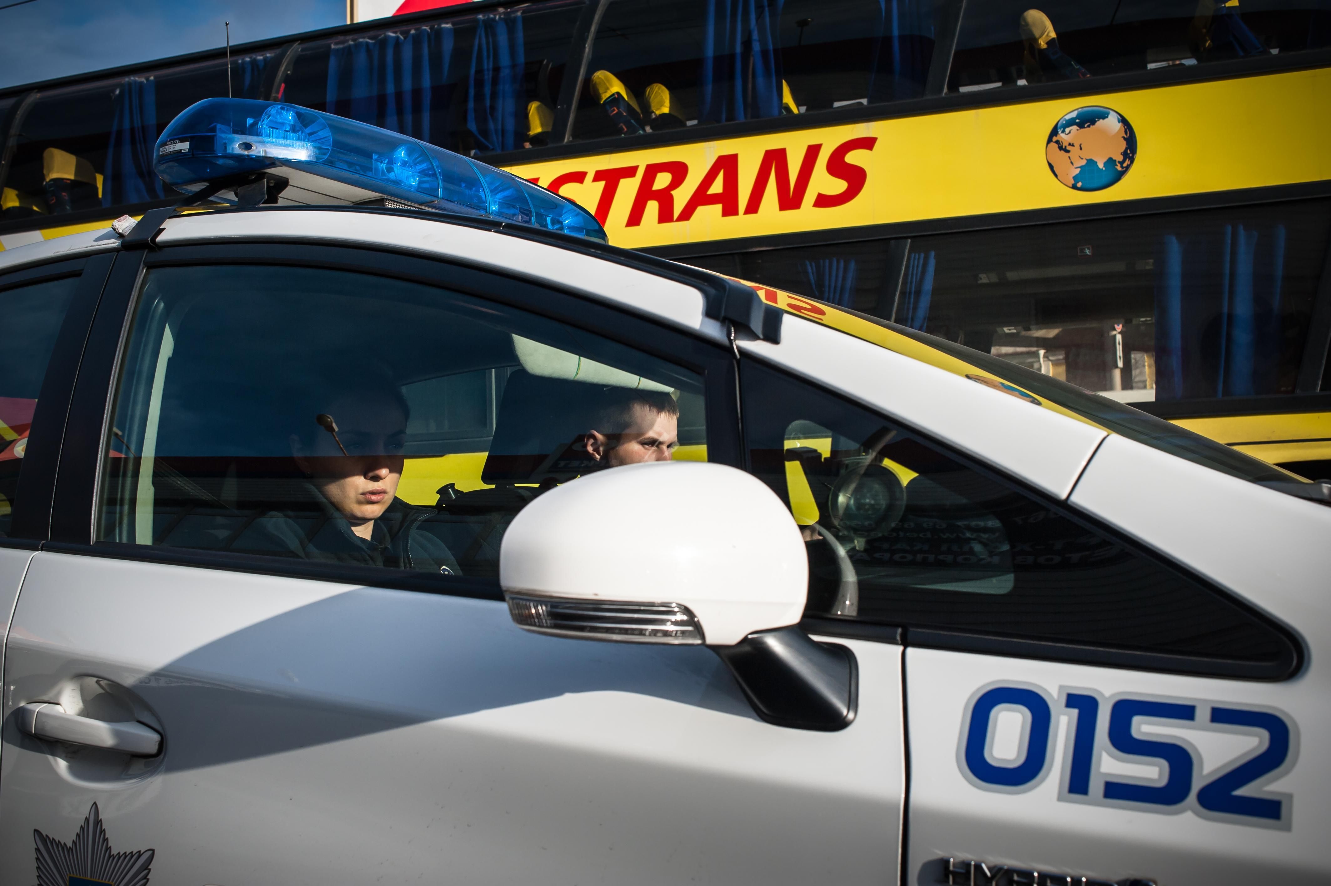 В центрі Івано-Франківська розстріляли машину В центрі Івано-Франківська розстріляли машину