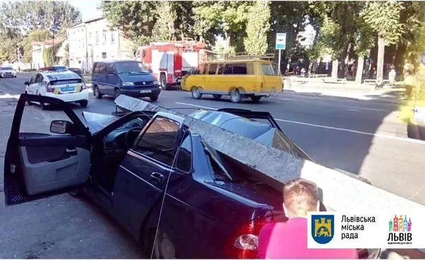 Аварія на вулиці Хмельницького 193