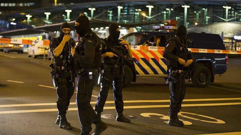 Двух украинцев задержали в Нидерландах: детали инцидента Двух украинцев задержали в Нидерландах: детали инцидента