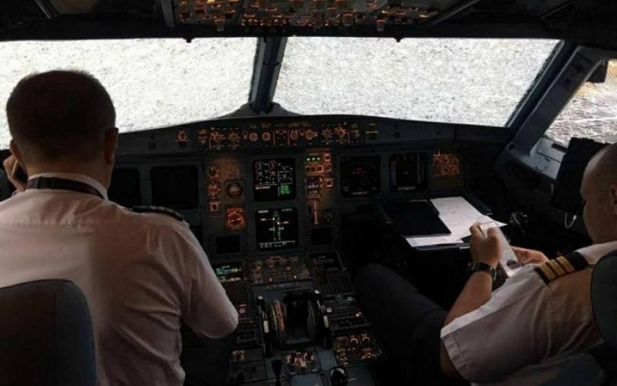 Украинский пилот Акопов рассказал, как вслепую посадил самолет в Стамбуле