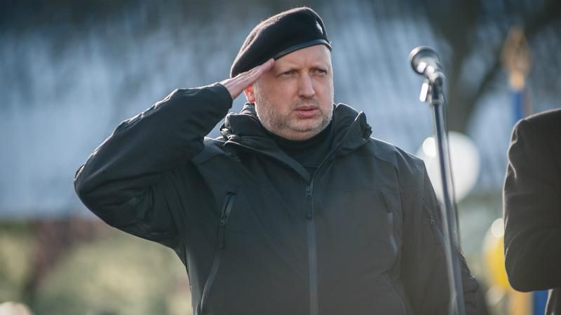 По стандартам НАТО: Турчинов требует повысить зарплаты украинских военных По стандартам НАТО: Турчинов требует повысить зарплаты украинских военных