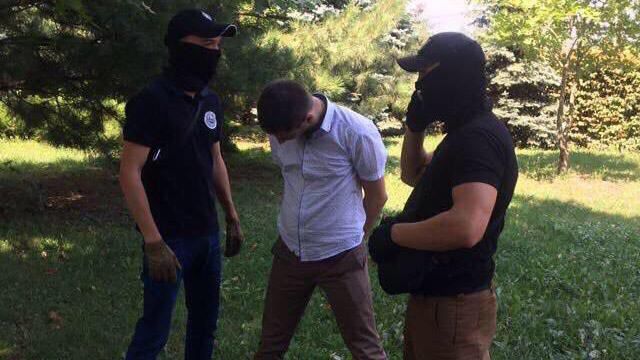 Луценко похизувався черговим затриманим корупціонером Луценко похизувався черговим затриманим корупціонером