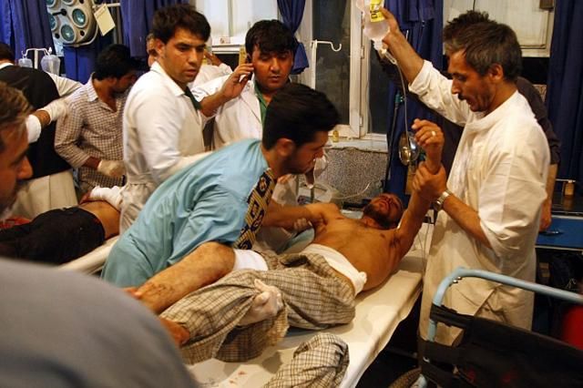 В Афганистане возросло число жертв теракта в мечети: опубликованы фото с места происшествия