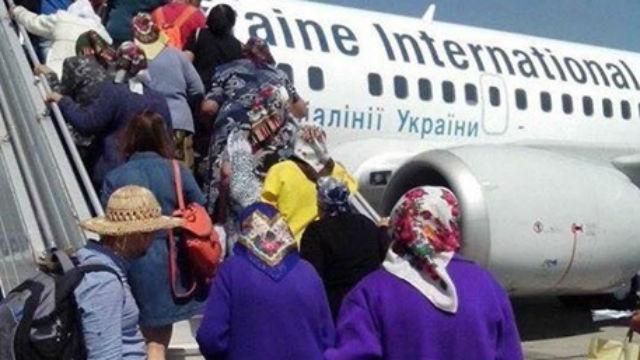 Фото з бабусями у Борисполі: в мережі розповіли, куди ж летіли пенсіонерки Фото з бабусями у Борисполі: в мережі розповіли, куди ж летіли пенсіонерки