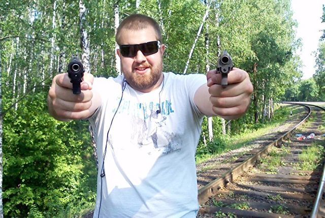 Пьяный десантник, который ударил российского пропагандиста, оказался любителем веры и царя Пьяный десантник, который ударил российского пропагандиста, оказался любителем веры и царя