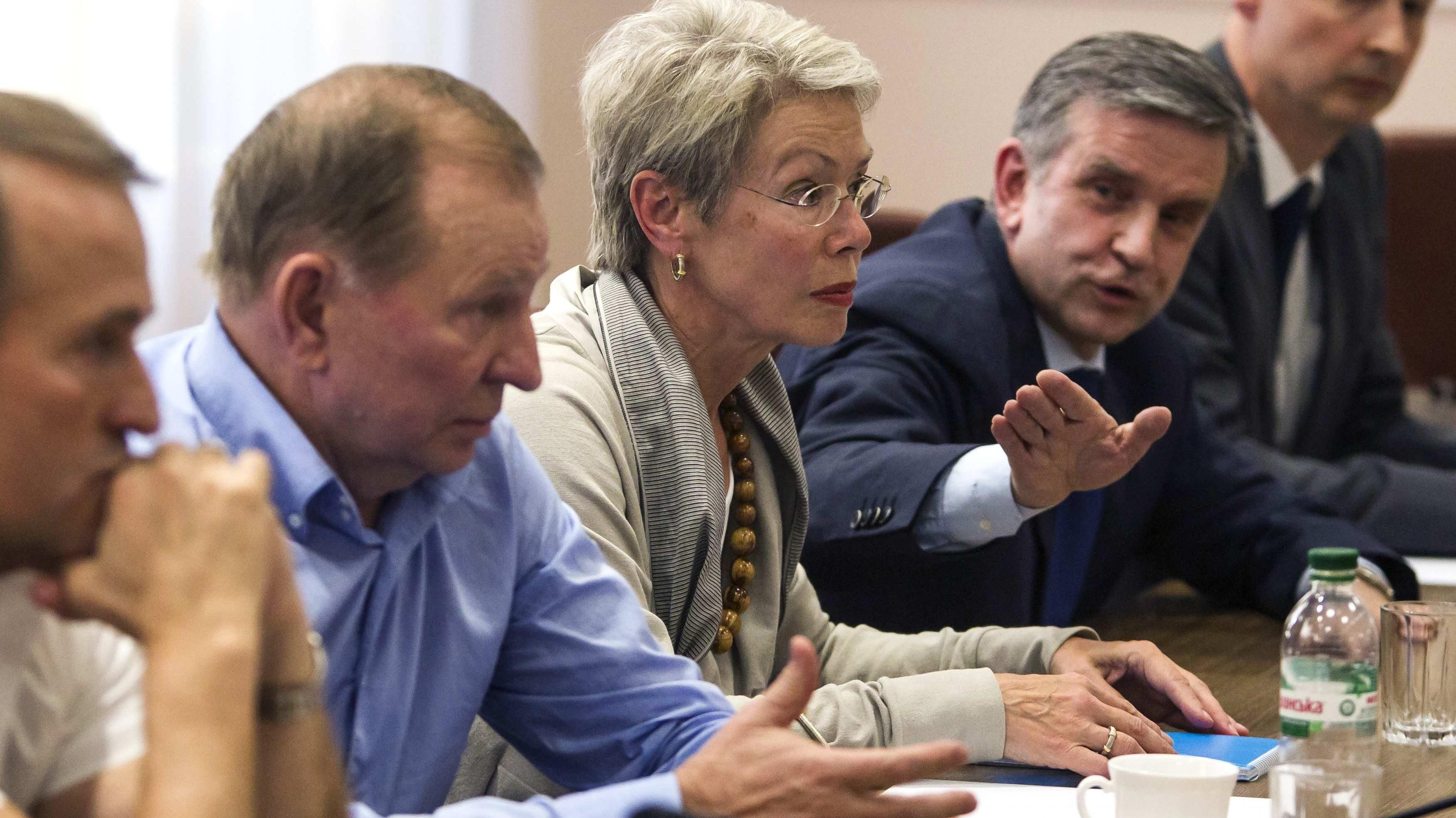 Разведение сил на Донбассе и "Малороссия": итоги трехсторонней контактной группы Разведение сил на Донбассе и "Малороссия": итоги трехсторонней контактной группы