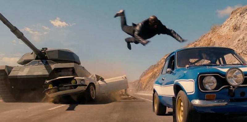 Нідерландський "Форсаж": грабіжники на ходу пограбували вантажівку з айфонами на півмільйона євро Нідерландський "Форсаж": грабіжники на ходу пограбували вантажівку з айфонами на півмільйона євро