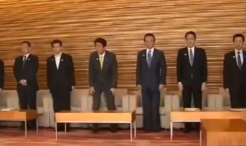 Кабмин Японии ушел в отставку всем составом с просьбой об увольнении
