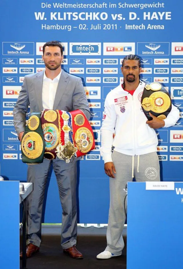 Володимир Кличко переміг Девіда Хея у 2011 році, забравши у нього пояс WBA Володимир Кличко переміг Девіда Хея у 2011 році, забравши у нього пояс WBA