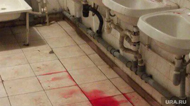 Російські солдати влаштували криваву бійку в казармі Російські солдати влаштували криваву бійку в казармі