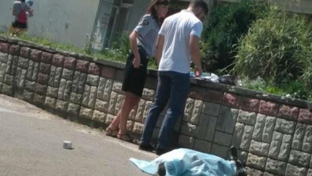 Еще одна жертва жары: во Львове мужчина умер прямо посреди улицы Еще одна жертва жары: во Львове мужчина умер прямо посреди улицы