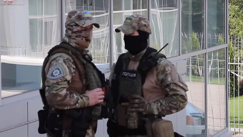 В доме, где расположен офис компании Ахметова, проводят обыски В доме, где расположен офис компании Ахметова, проводят обыски