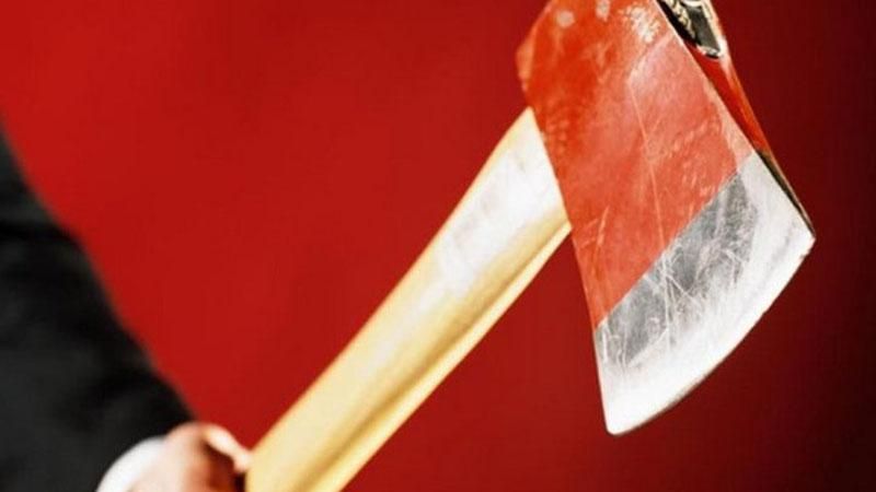 В Москве задержали нападавшего, который бросался на людей с топором В Москве задержали нападавшего, который бросался на людей с топором