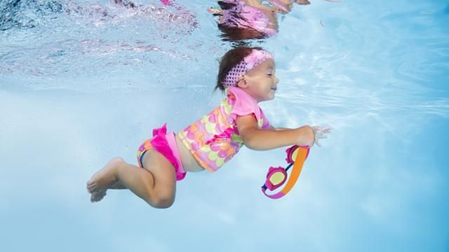 Малюки під водою: в Одесі влаштували оригінальну фотосесію Малюки під водою: в Одесі влаштували оригінальну фотосесію