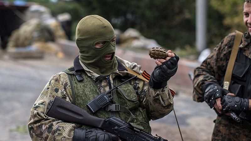 Боевик подорвал себя гранатой: есть погибшие и раненые Боевик подорвал себя гранатой: есть погибшие и раненые