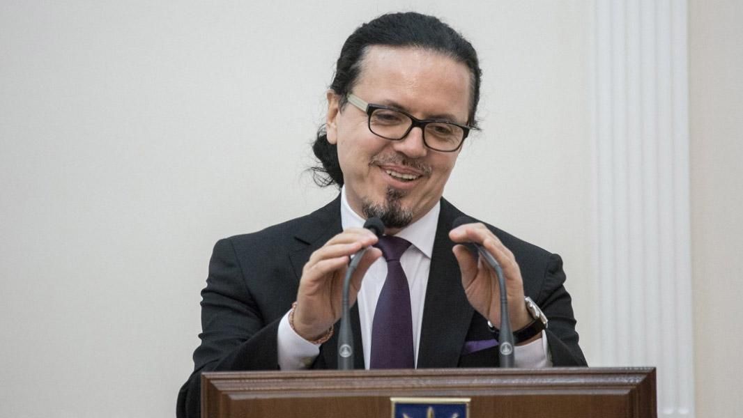 Луценко просить Гройсмана звільнити очільника "Укрзалізниці" Луценко просить Гройсмана звільнити очільника "Укрзалізниці"