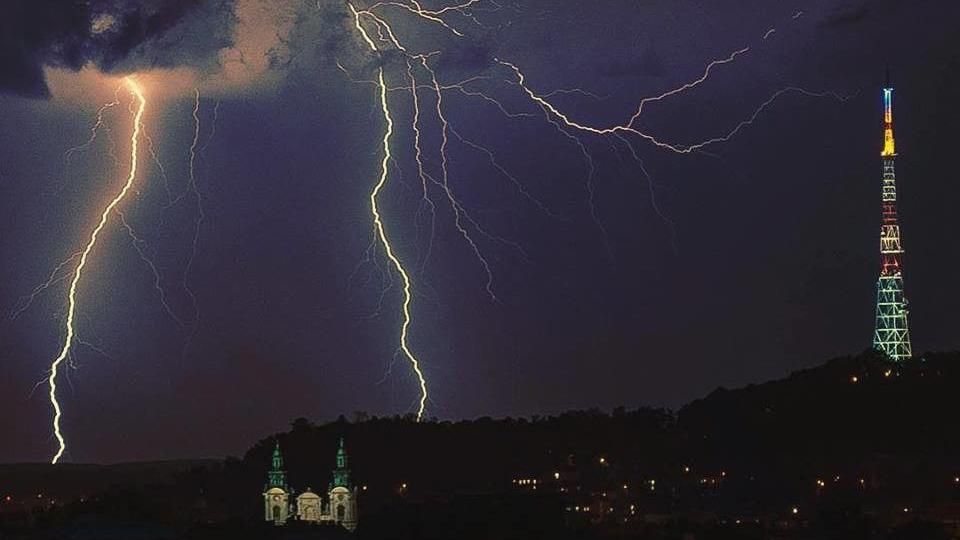 Штормовое предупреждение объявили на Львовщине Штормовое предупреждение объявили на Львовщине