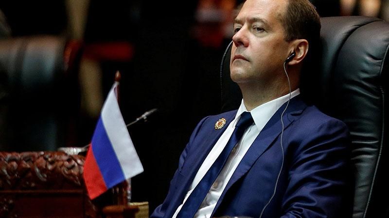 Медведєв прибув до окупованого Криму Медведєв прибув до окупованого Криму