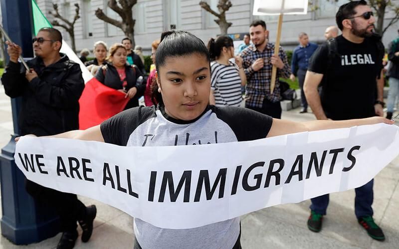 "Подарок" Трампа мигрантам серьезно навредит экономике США, – Washington Post "Подарок" Трампа мигрантам серьезно навредит экономике США, – Washington Post