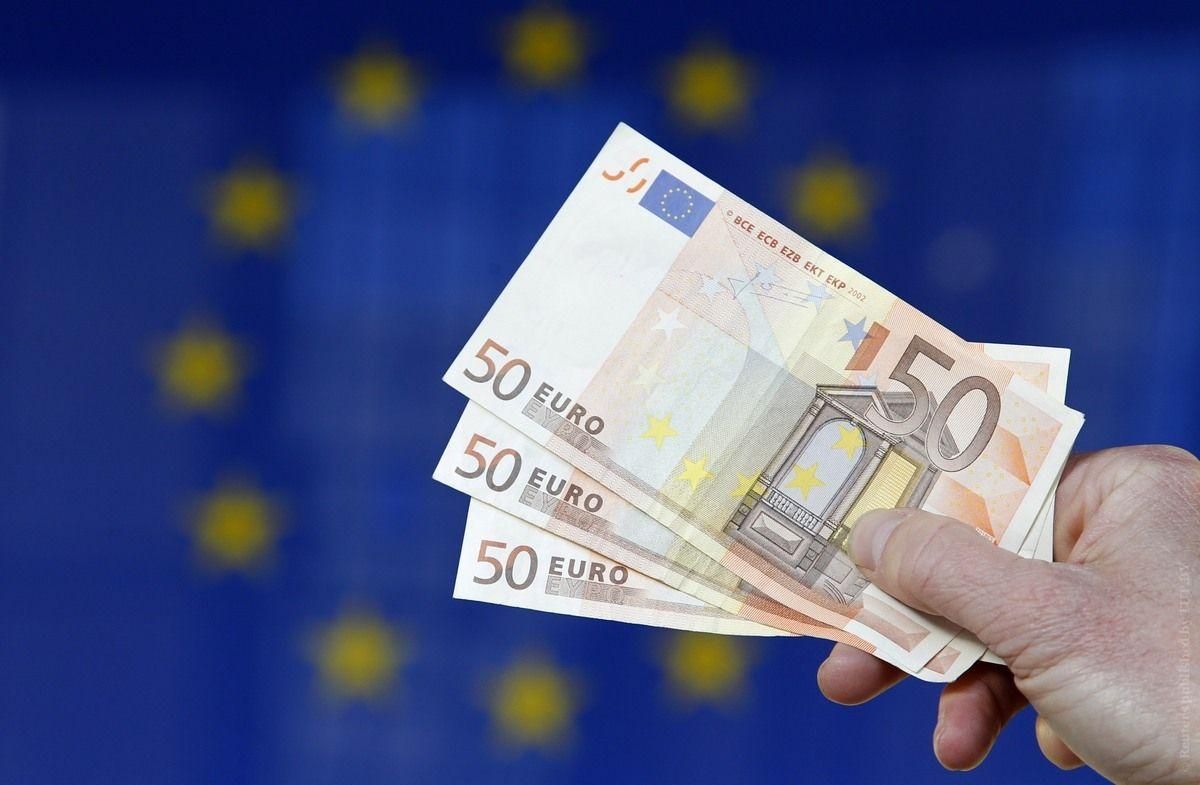 Евро растет бешеными темпами: эксперт объяснил почему
