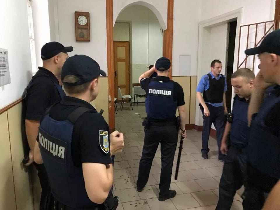 Бунт в психбольнице Львова: больной захватил заложника