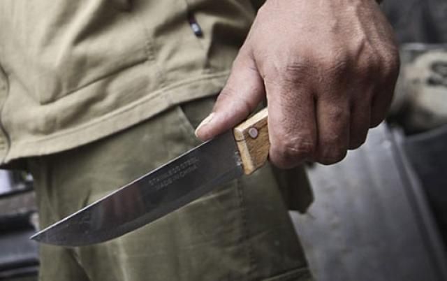 Жорстока різанина в Києві: чоловік вбив своїх батьків та сестер Жорстока різанина в Києві: чоловік вбив своїх батьків та сестер