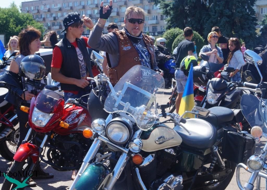 Тысячи байкеров съехались на тематический фестиваль в Черкассы