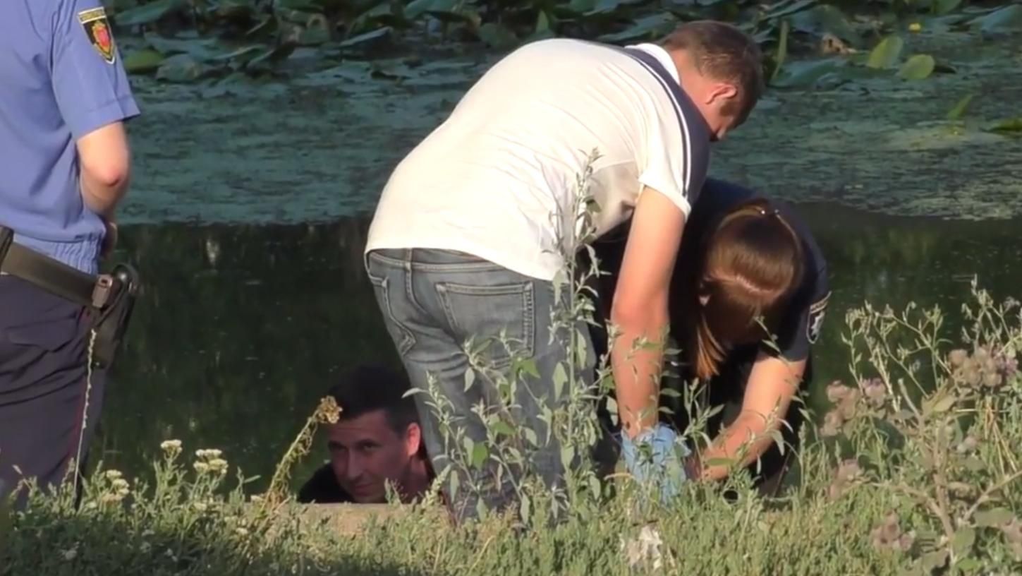 Жахлива смертельна різанина сталася на на вулиці Небесної Сотні у Рівному Жахлива смертельна різанина сталася на на вулиці Небесної Сотні у Рівному