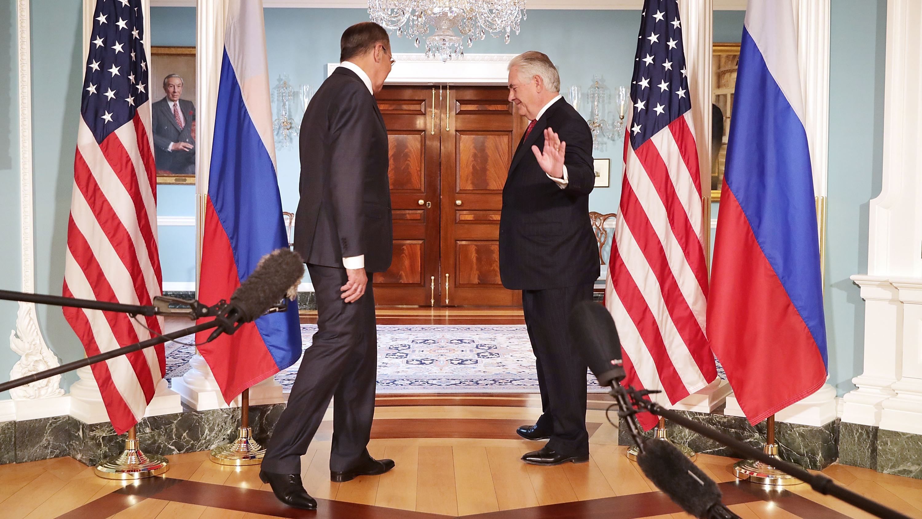 Лавров рассказал Тиллерсону о русофобах среди членов американского Конгресса Лавров рассказал Тиллерсону о русофобах среди членов американского Конгресса