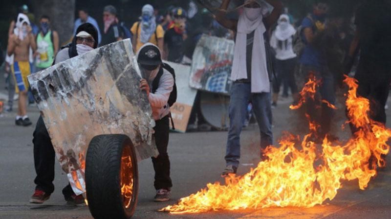 Теракт в Венесуэле: повстанцы захватили военную базу Теракт в Венесуэле: повстанцы захватили военную базу