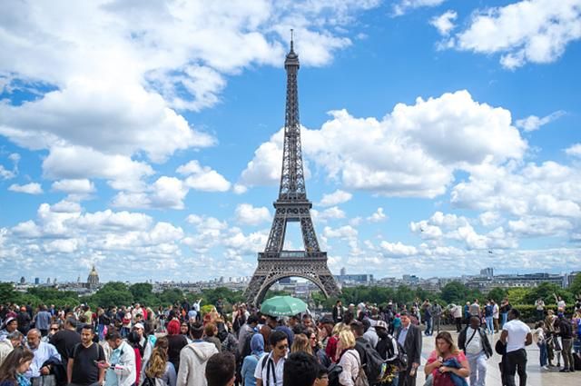 Возле Эйфелевой башни предотвратили теракт: злоумышленник планировал устроить резню Возле Эйфелевой башни предотвратили теракт: злоумышленник планировал устроить резню