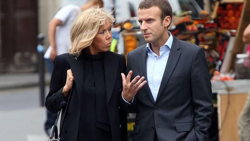 Французи збирають підписи проти витрат на першу леді Французи збирають підписи проти витрат на першу леді